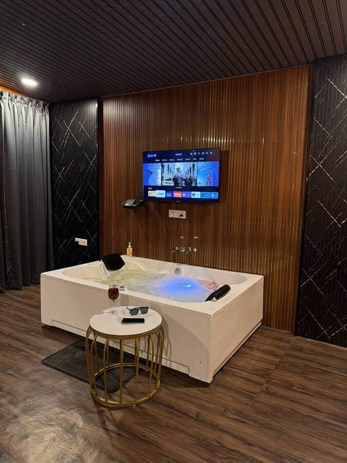 Jacuzzi cottage