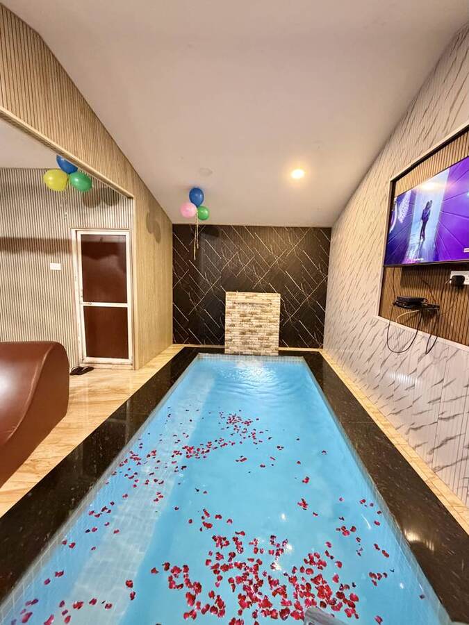 Long private pool
