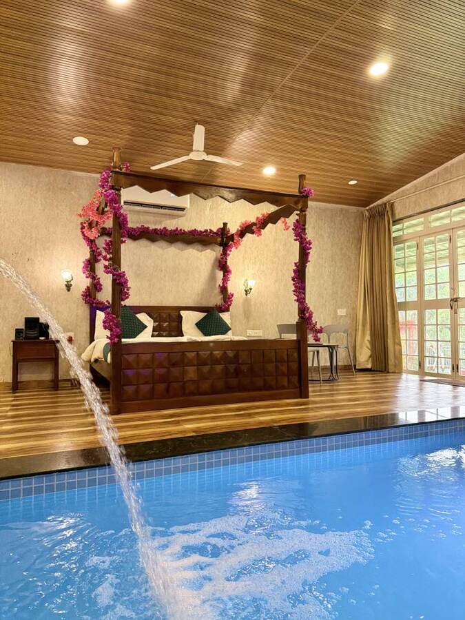 Pool with water jet