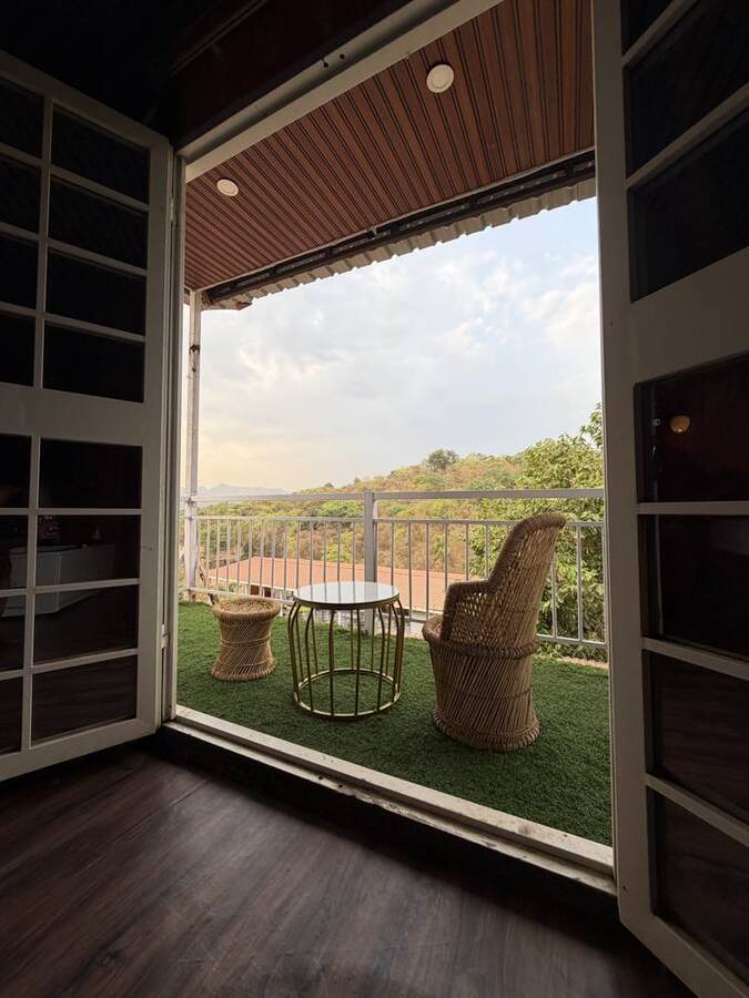 Room opening onto the balcony